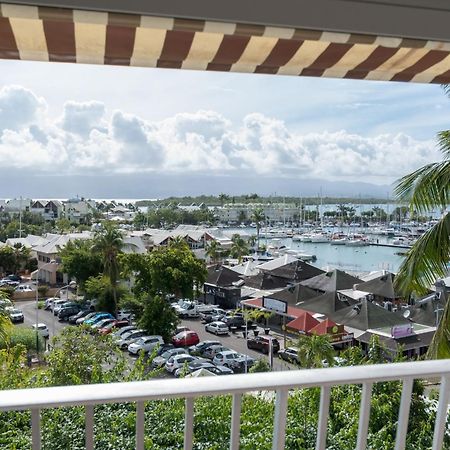 Appartement Superbe studio en duplex, vue sur mer et piscine à Le Gosier  Extérieur photo