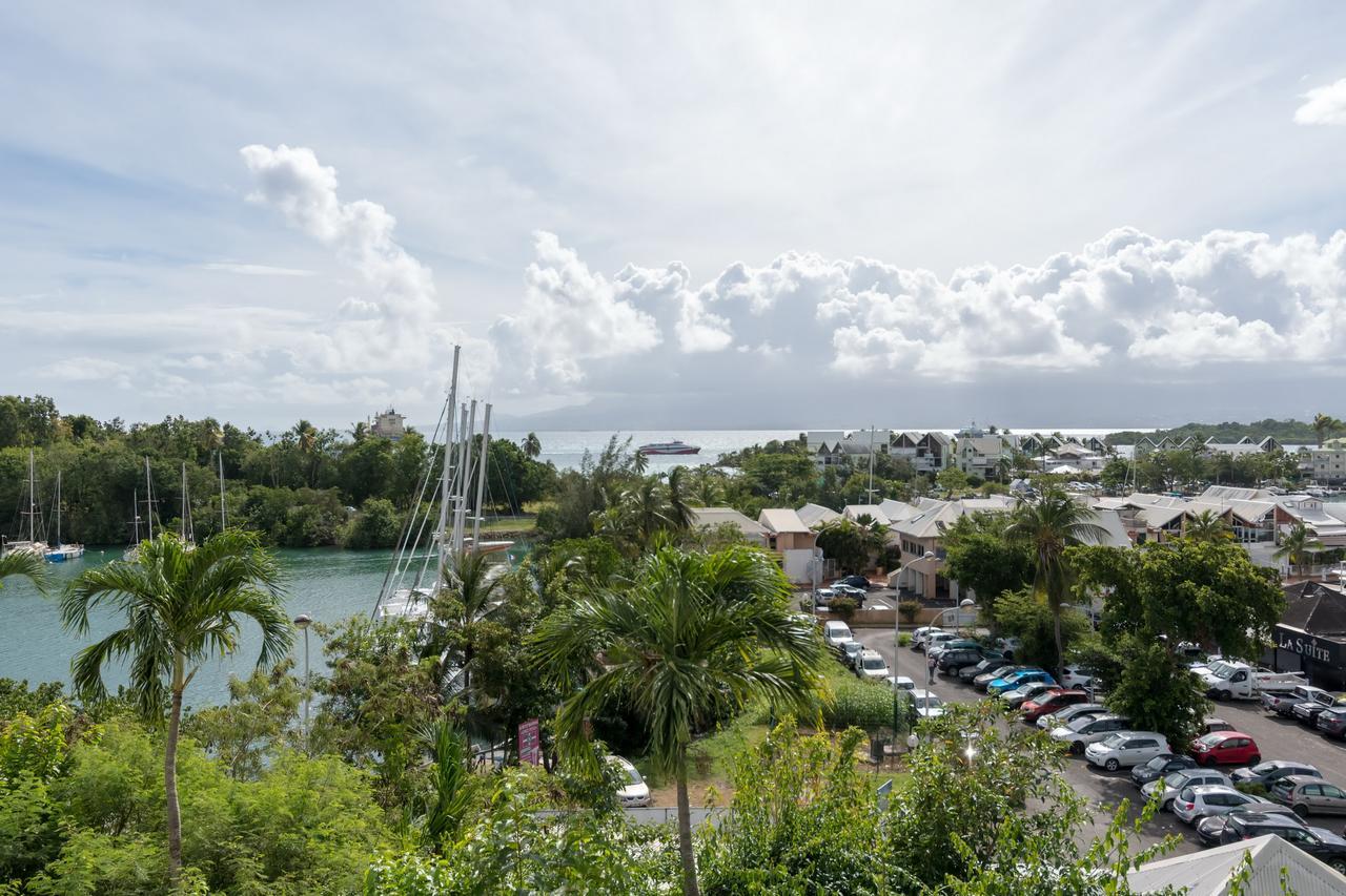 Appartement Superbe studio en duplex, vue sur mer et piscine à Le Gosier  Extérieur photo