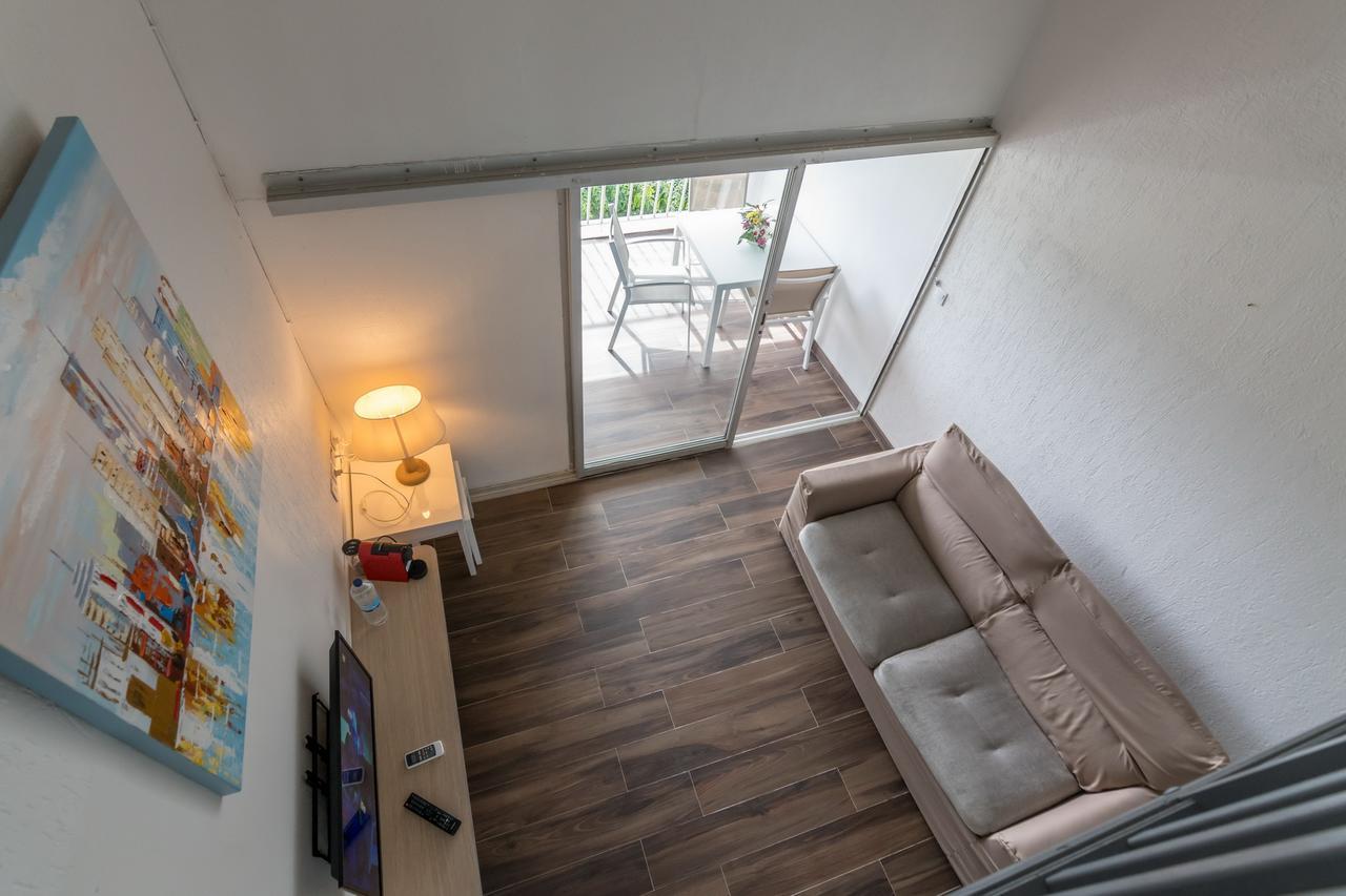 Appartement Superbe studio en duplex, vue sur mer et piscine à Le Gosier  Extérieur photo