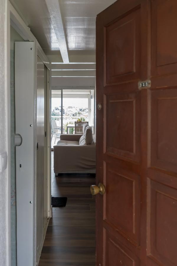 Appartement Superbe studio en duplex, vue sur mer et piscine à Le Gosier  Extérieur photo