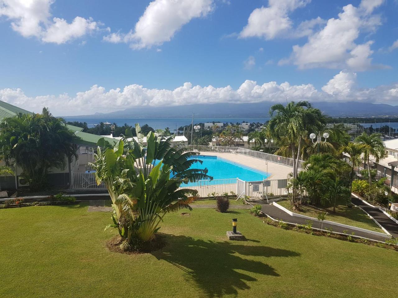 Appartement Superbe studio en duplex, vue sur mer et piscine à Le Gosier  Extérieur photo
